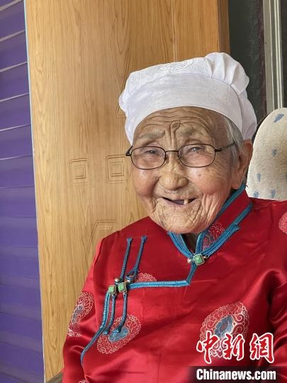 薩仁托婭拍攝的“草原母親”?！∷_仁托婭供圖