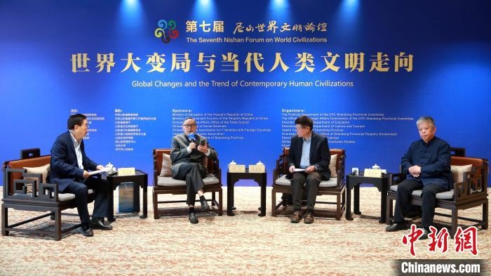 9月27日，第七屆尼山世界文明論壇首場(chǎng)高端對(duì)話舉行?！×籂?攝