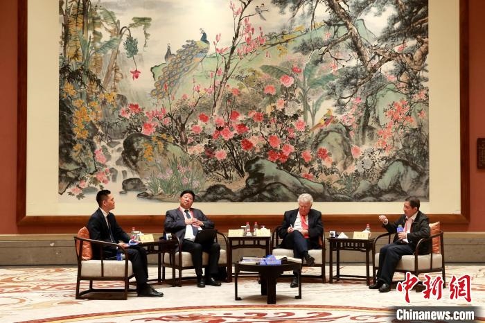 9月27日，尼山世界文明論壇在曲阜舉行，圖為該論壇的“高端訪談”活動(dòng)?！×籂?攝