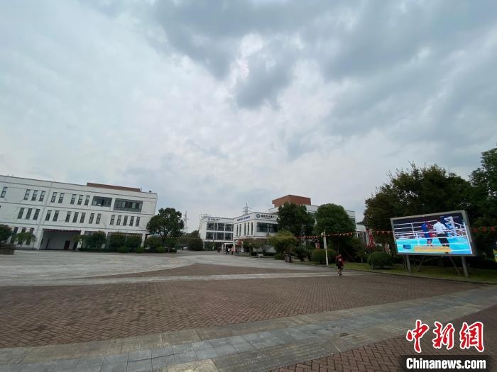 寧波市第二少年兒童業(yè)余體育學(xué)校?！×植?攝