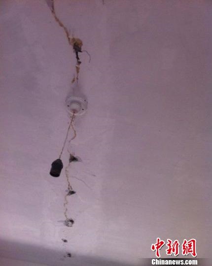 資料圖：房頂開裂。