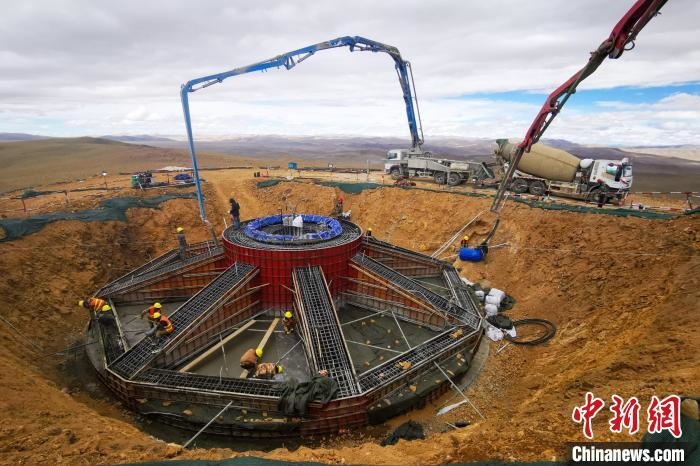 資料圖為該風(fēng)電場建設(shè)現(xiàn)場。　中國電建集團(tuán)成都勘測設(shè)計研究院有限公司 供圖