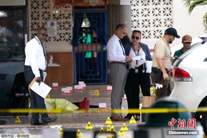 當?shù)貢r間5月30日凌晨，位于美國佛羅里達州東南部的邁阿密戴德縣發(fā)生大規(guī)模槍擊事件，造成2人死亡、20多人受傷。圖為槍擊案現(xiàn)場。