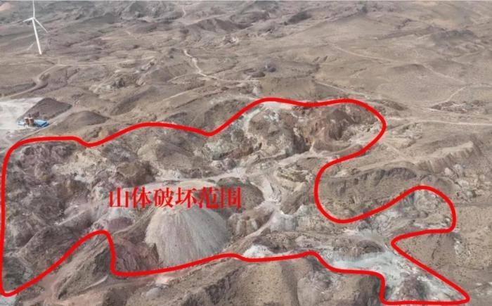  2021年12月12日，督察組使用無(wú)人機(jī)拍攝，中寧縣馬道梁北部歷史遺留礦山破壞山體面積達(dá)240余畝，現(xiàn)場(chǎng)滿目瘡痍、千瘡百孔