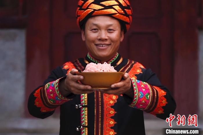 圖為“暢饗云宴”巧手年菜系列短視頻截圖?！『h(yuǎn)航 攝