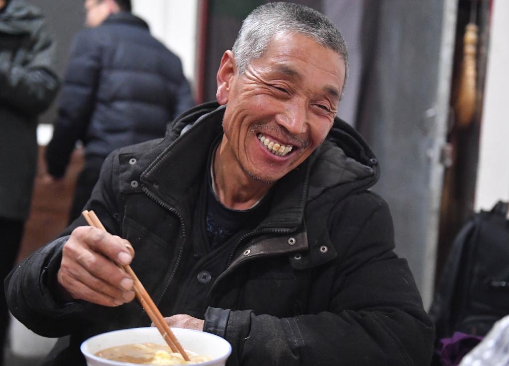 1月26日，山西省汾西縣段村村民蔡文明談起見到總書記的心情，激動(dòng)又開心。新華社記者 柴婷 攝