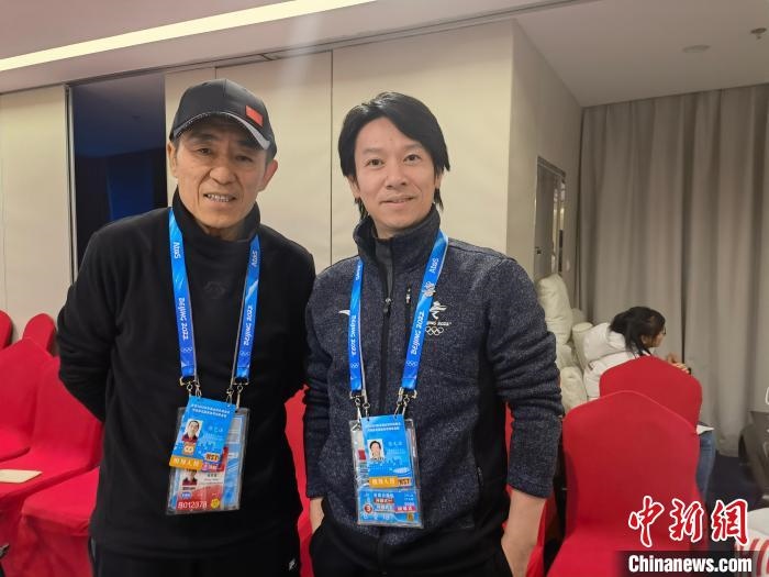 張文海與張藝謀的合影?！埼暮?供圖