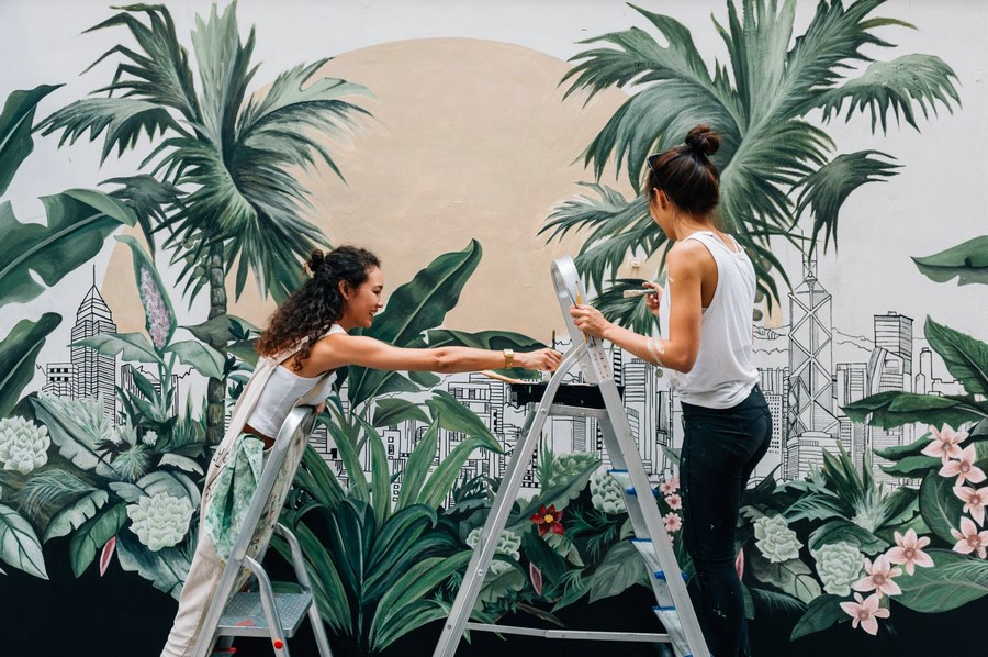 1717697636810503.jpg 05. 藝術(shù)家梅慧欣、連佩汶與她們創(chuàng)作的壁畫(huà)作品.jpg