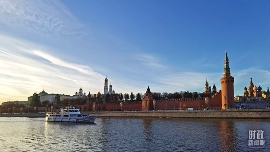 △坐落在莫斯科河畔的克里姆林宮。（總臺(tái)央視記者郭鴻拍攝）