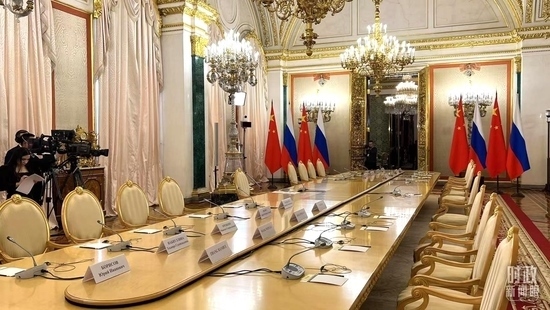 △習(xí)主席和普京總統(tǒng)舉行小范圍會(huì)談的會(huì)場(chǎng)。（總臺(tái)央視記者程鋮拍攝）