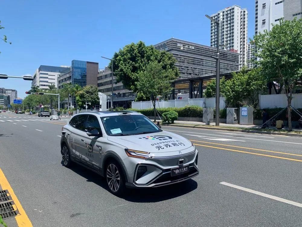 △自動駕駛汽車在河套深港科技創(chuàng)新合作區(qū)開展道路測試。