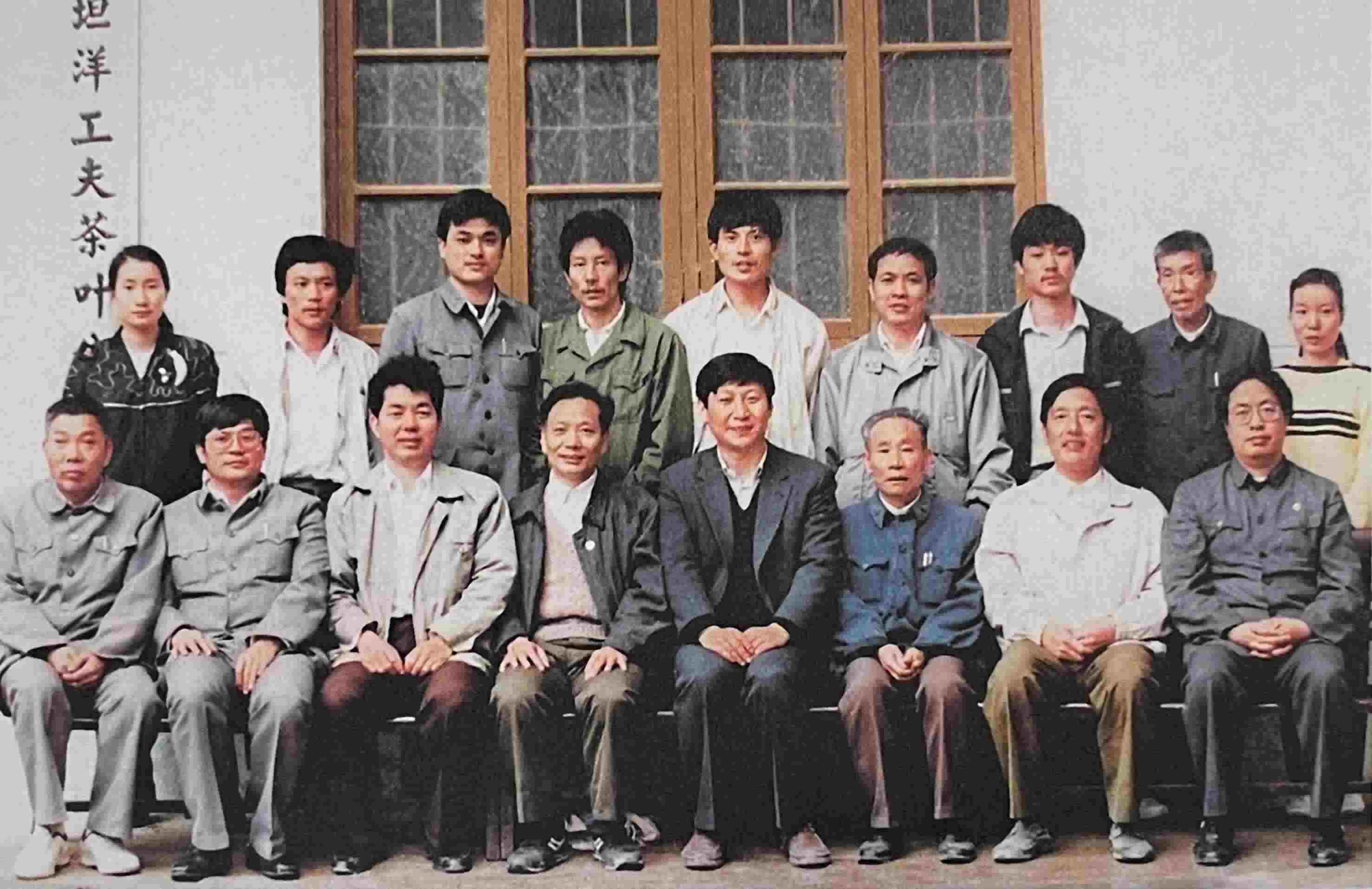 1990年5月，剛調(diào)任福州市委書(shū)記的習(xí)近平到寧德交接工作時(shí)，調(diào)研福安市社口鄉(xiāng)坦洋工夫茶葉公司。
