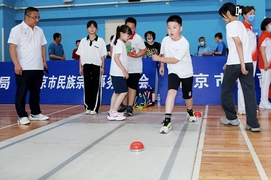 冰蹴球比賽場(chǎng)景。賽事主辦方供圖