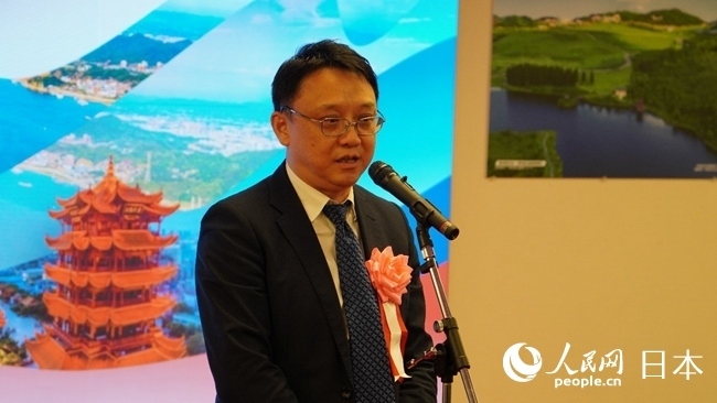 （圖片說明：東京中國文化中心主任羅玉泉致辭。人民網(wǎng)滕雪 攝）