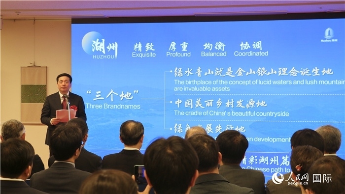 湖州市委書(shū)記陳浩介紹湖州市總體情況。（人民網(wǎng) 許可攝）