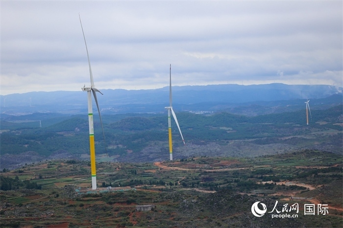 位于云南省曲靖市富源縣的富源西風(fēng)電基地。（人民網(wǎng) 李發(fā)興攝）