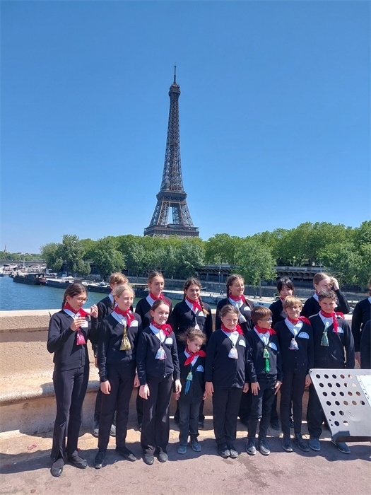 2.2023年5月，巴黎寶麗聲童聲合唱團錄制歌曲《如果我去中國》。（圖片由受訪者提供）