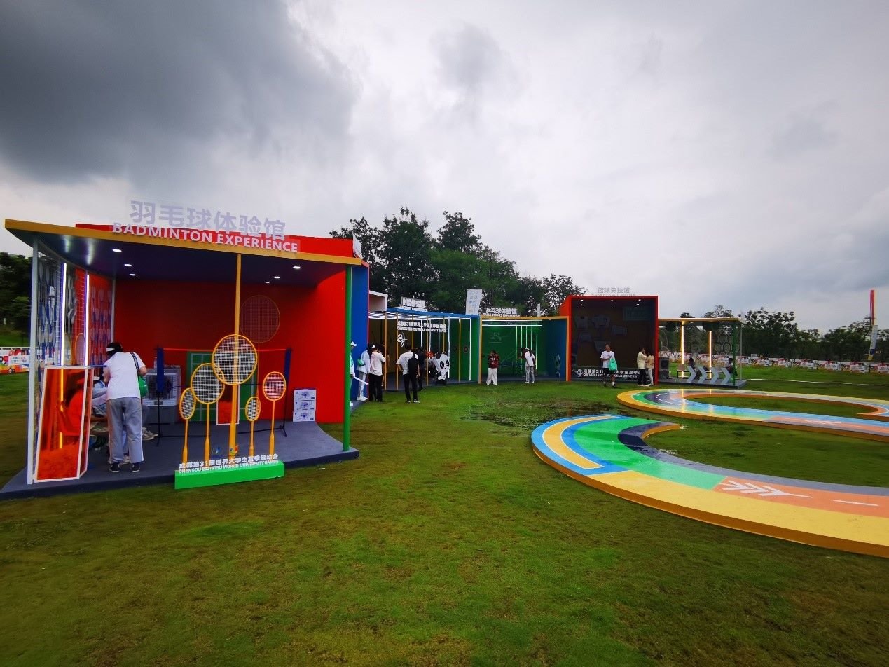 公園文化活動(dòng)內(nèi)各類體育項(xiàng)目體驗(yàn)區(qū)。 人民網(wǎng)記者 楊磊攝