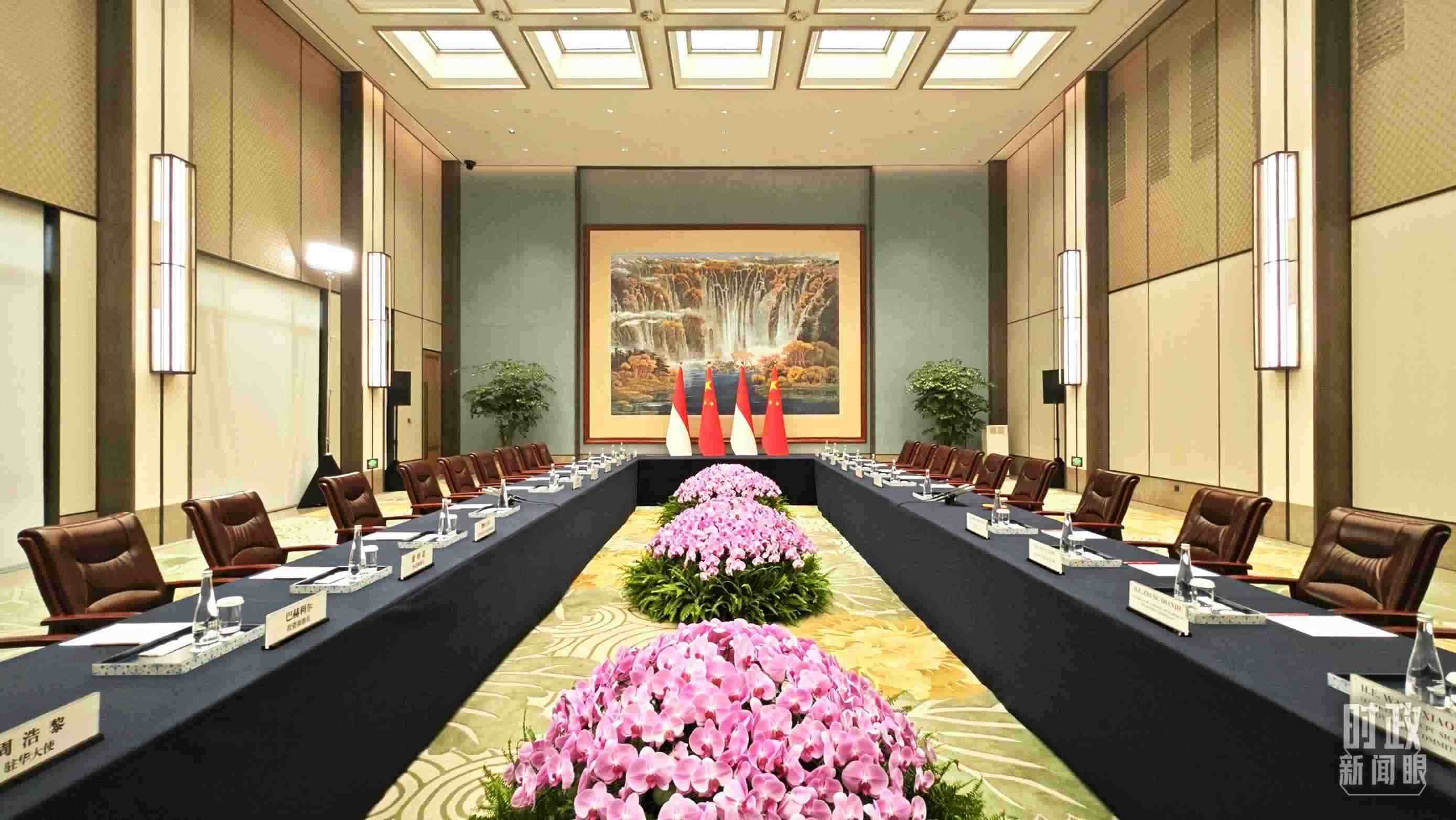 中印尼兩國(guó)元首在這里舉行會(huì)見(jiàn)。這是會(huì)見(jiàn)開(kāi)始前的場(chǎng)景。（總臺(tái)央視記者許永松拍攝）