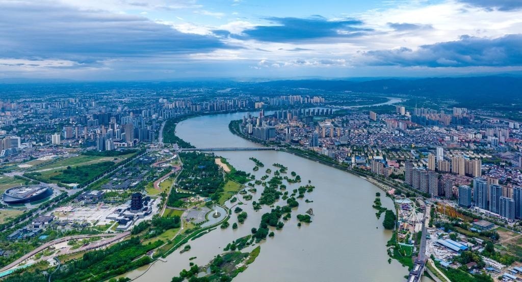 陜西省漢中市漢江兩岸景色。新華社發(fā)（李偉 攝）