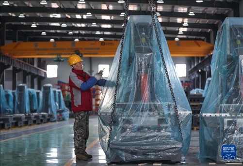 工人在阜新勁達精密機械有限公司生產(chǎn)車間工作。新華社記者龍雷攝