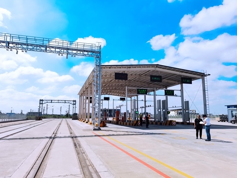 中歐班列（沈陽）集結(jié)中心貨運通道。人民網(wǎng)記者 栗翹楚攝