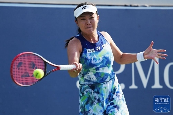 朱琳在比賽中回球。新華社記者 劉杰 攝