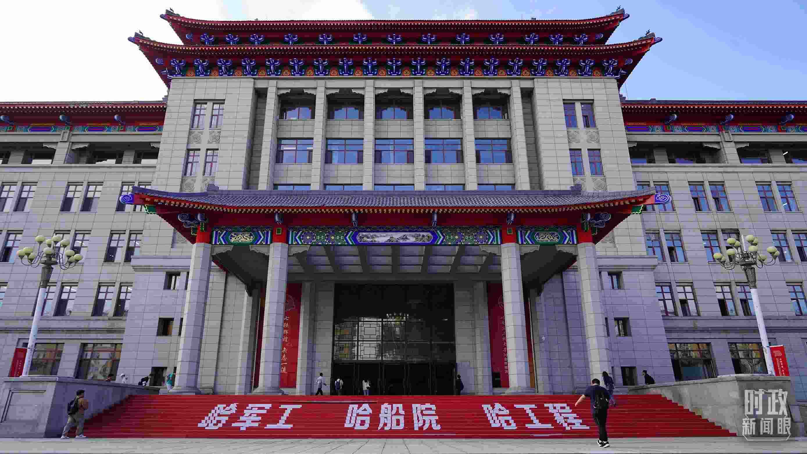 △哈爾濱工程大學(xué)的教學(xué)樓。（總臺(tái)央廣記者潘毅拍攝）