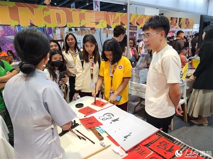 中國圖書展亮相第43屆菲律賓馬尼拉國際書展。人民網(wǎng)記者 樊帆攝