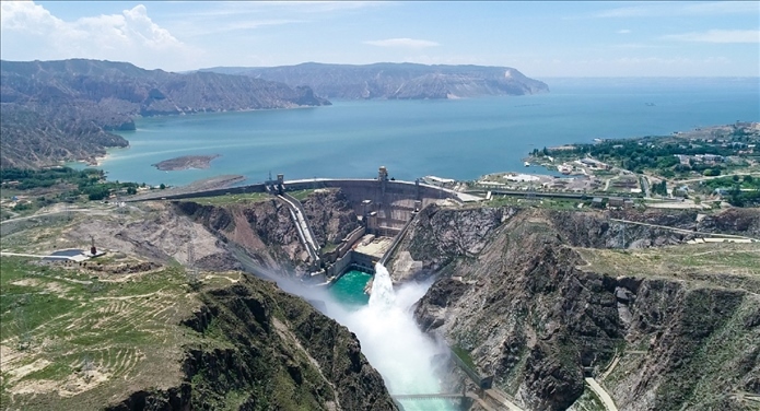 龍羊峽水電站開閘放水。國家電投黃河公司供圖