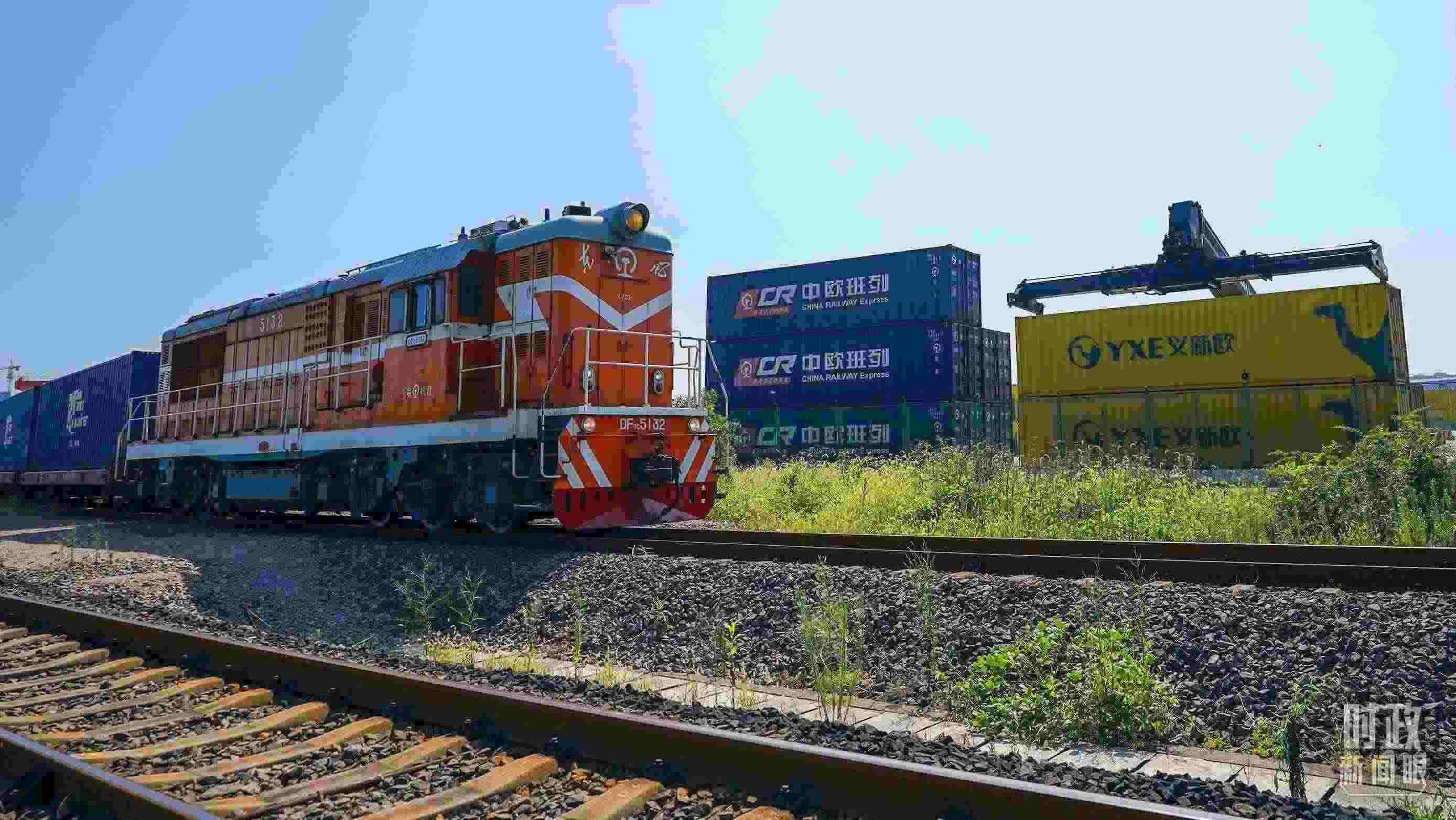 △“義新歐”先后開通了18條點對點的班列主線，業(yè)務(wù)范圍輻射50多個國家和160多個城市。（總臺國廣記者李晉拍攝）