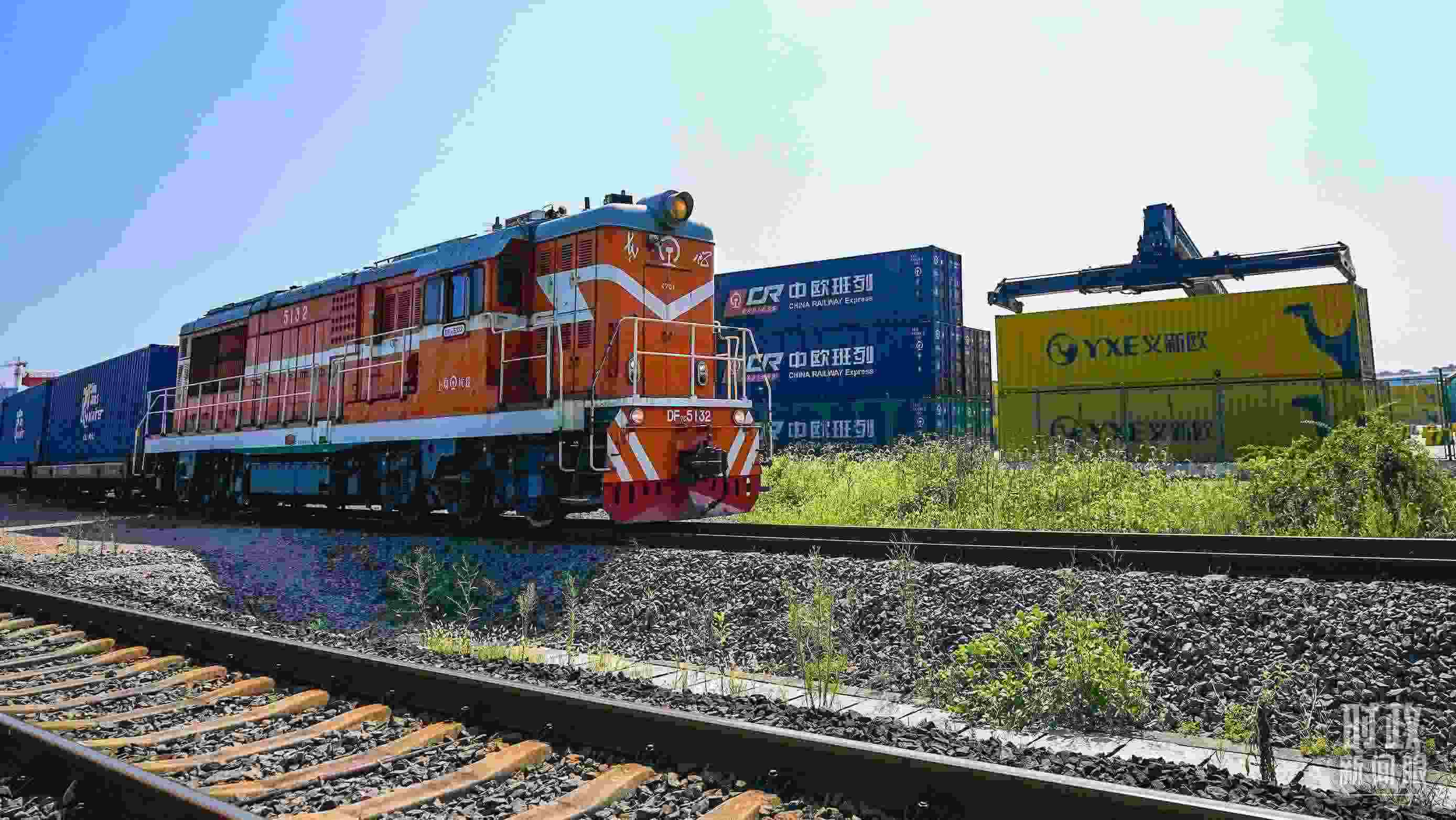 △“義新歐”中歐班列。（總臺(tái)國(guó)廣記者李晉拍攝）