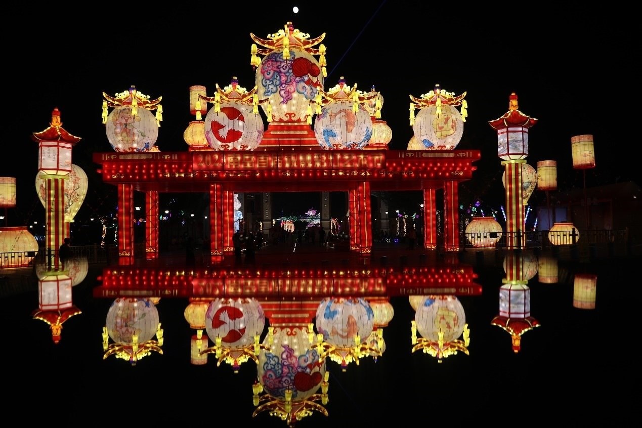 中秋國慶期間，南岳祝融文旅小鎮(zhèn)舉辦祝融花燈節(jié)。曹正平攝