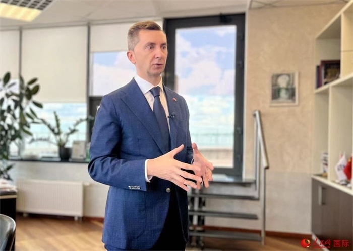 中白工業(yè)園開發(fā)公司第一副總經(jīng)理基里爾·卡羅杰耶夫接受人民網(wǎng)記者采訪。人民網(wǎng)記者 朱虹攝