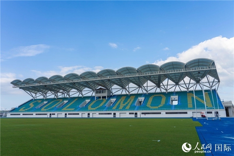 2023年9月12日，位于所羅門群島首都霍尼亞拉的由中土公司承建的中國援所羅門群島2023年太平洋運動會體育場館。人民網(wǎng) 賀吉攝