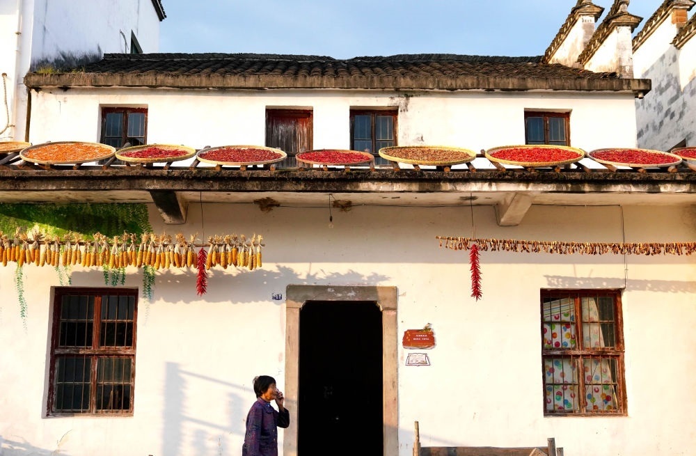 婺源縣王村石門自然村一角（2023年10月11日攝）。