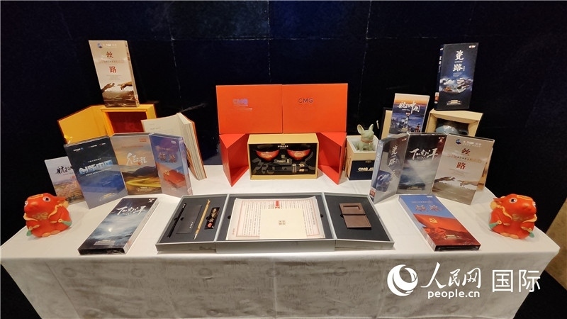 中央廣播電視總臺精品節(jié)目及文創(chuàng)產(chǎn)品展臺。人民網(wǎng) 蔣曉辰攝