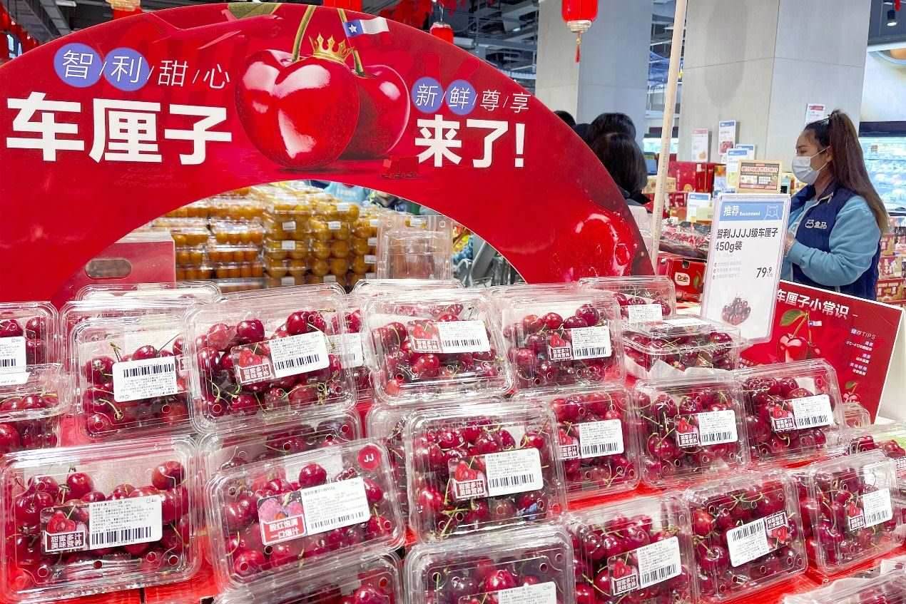 北京一家盒馬鮮生超市中智利車厘子售賣區(qū)。來源：視覺中國