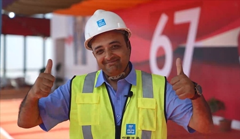 瓦利德·拉馬丹接受人民網(wǎng)記者采訪。嚴川吉雨攝