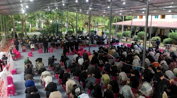 2349名電信網(wǎng)絡(luò)詐騙犯罪嫌疑人一次性移交我方。公安部供圖