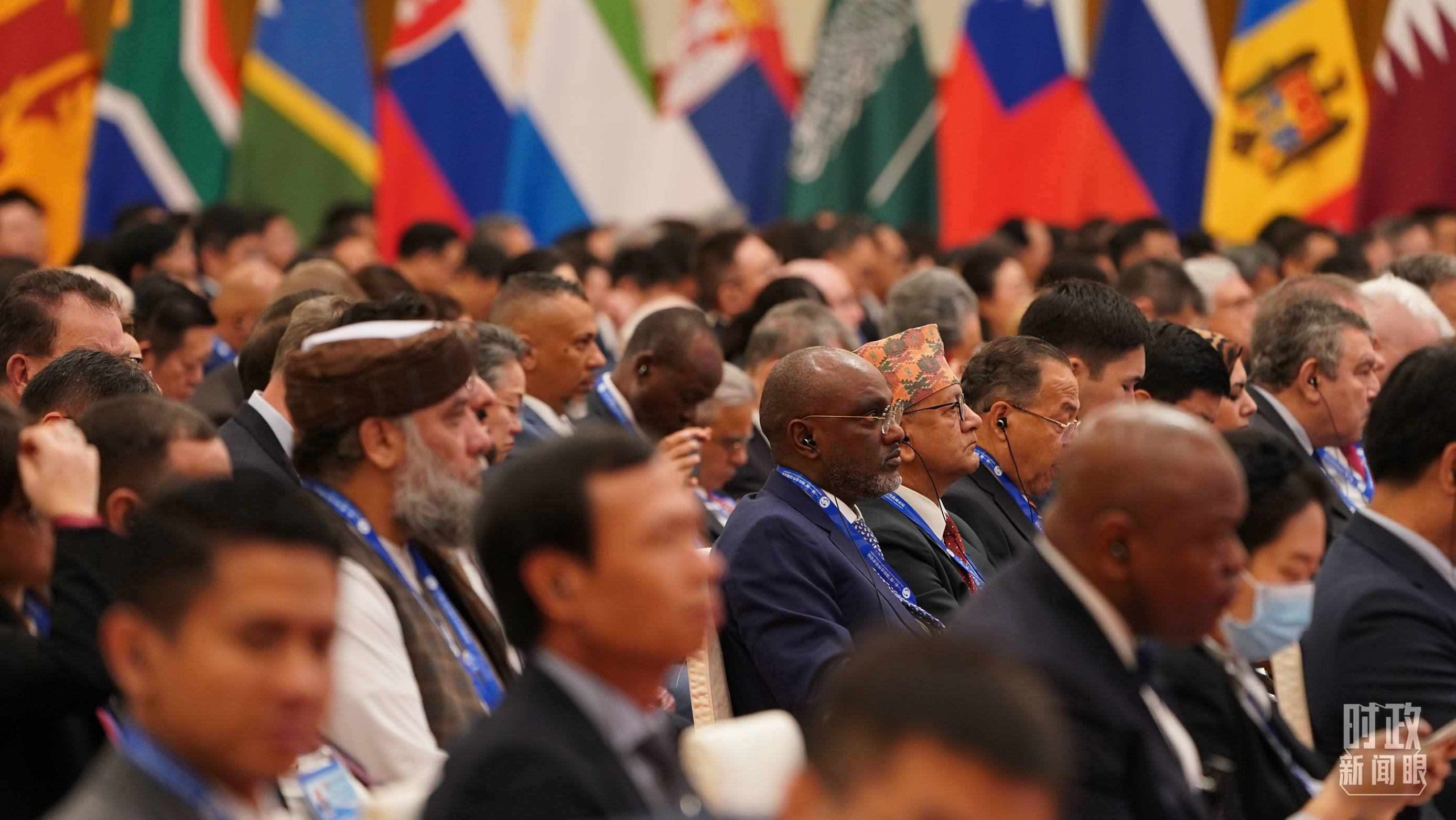 △開幕式現(xiàn)場(chǎng)的與會(huì)嘉賓。（總臺(tái)國(guó)廣記者李晉拍攝）