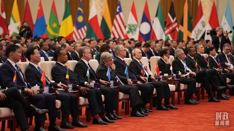 △18日上午，外方領導人在開幕式上聆聽習近平主席主旨演講。（總臺國廣記者李晉拍攝）