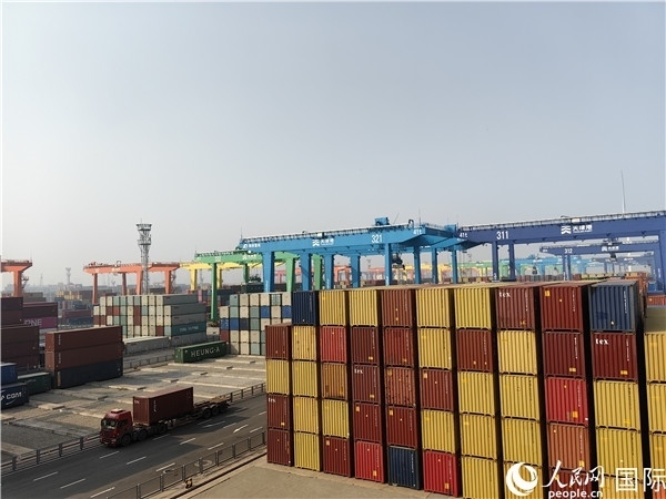 天津港北疆港區(qū)C段智能化集裝箱碼頭。人民網(wǎng)記者 符園園攝