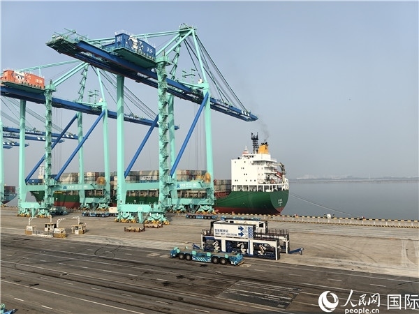 天津港北疆港區(qū)C段智能化集裝箱碼頭。人民網(wǎng)記者 符園園攝
