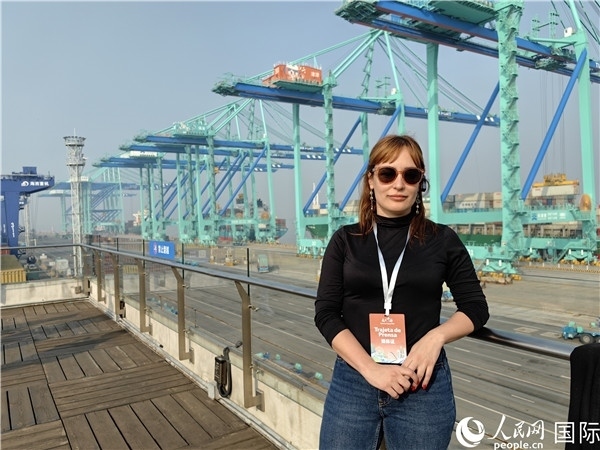 阿根廷公共電視臺(tái)記者萊蒂西亞接受采訪。人民網(wǎng)記者 符園園攝