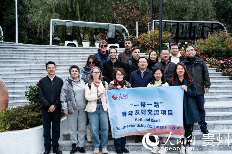 合影留念。人民網(wǎng) 陽(yáng)茜攝