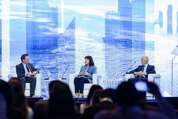 牛津大學(xué)研究全球化與發(fā)展問題的教授伊恩·戈爾?。ㄓ乙唬┍硎?，全球格局的變化是結(jié)構(gòu)性的，各國特別是西方國家必須順應(yīng)變化。迪拜商會供圖