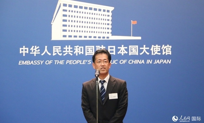 導(dǎo)師代表、東京大學(xué)教授內(nèi)山真伸發(fā)表致辭。人民網(wǎng) 許可攝