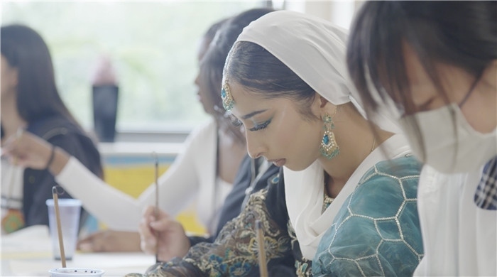 學生學習中國書法。帕特里克·謝德-西蒙茲攝