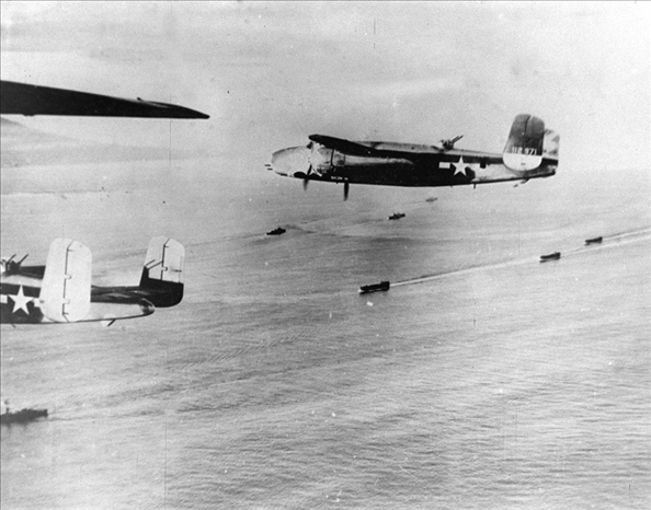 1942年4月18日，美國航空母艦甲板上B－25解放式轟炸機起飛轟炸東京工業(yè)區(qū)域，此為日本首次受盟軍之進攻。